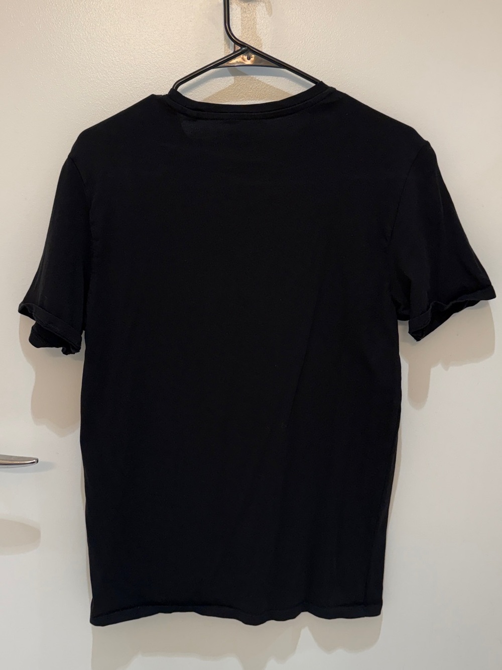 GUESS Men’s Black Short-Sleeve Logo Tee - Picture 4 of 5